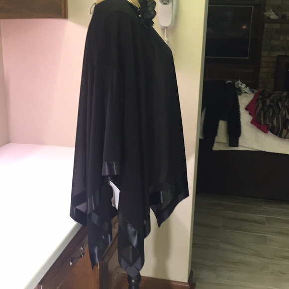 Black Satin trimmed cover - Picture 4 of 4